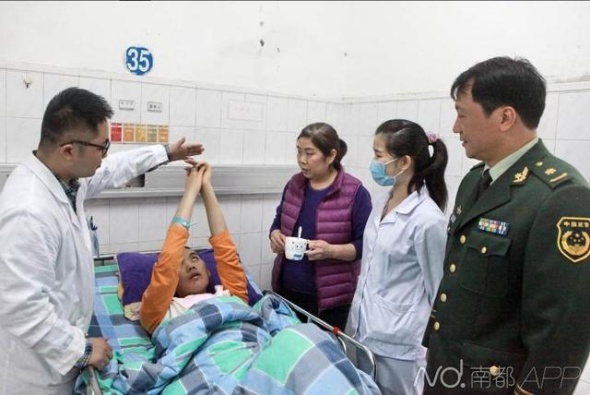 Hon me hon mot nam, game thu tinh khi thay tien hinh anh