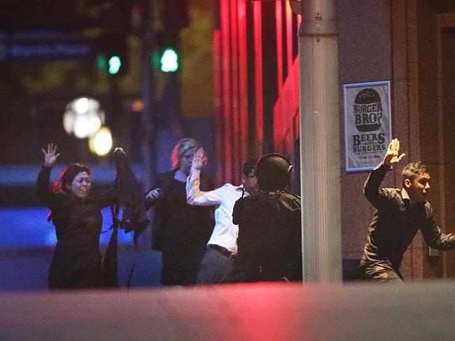 Nu con tin chet vi dan canh sat trong vu bat coc o Sydney hinh anh