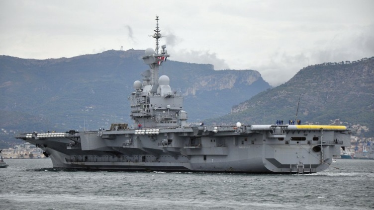 Phap dieu tau san bay khong kich IS hinh anh