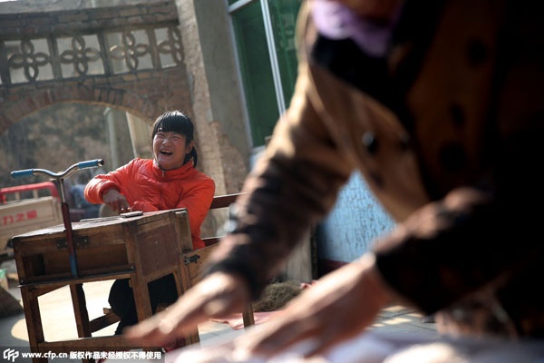 Khi còn nhỏ, Guo luôn cảm thấy tủi thân mỗi khi nhìn những đứa trẻ khác nô đùa.