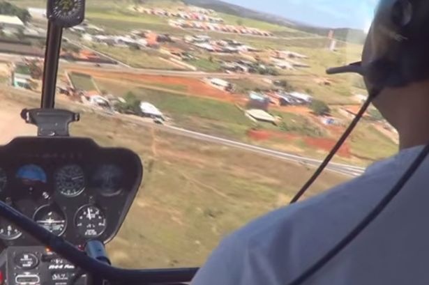 Thoi khac kinh hoang cua nan nhan trong truc thang roi hinh anh