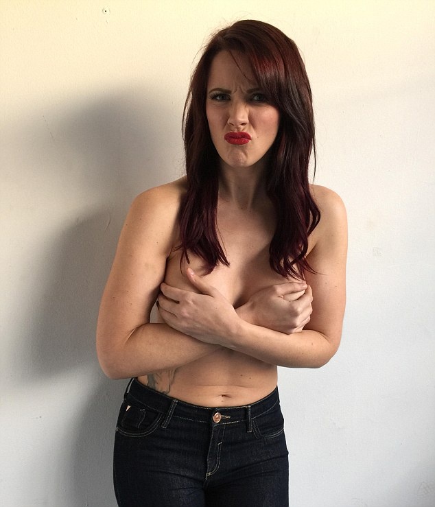 Một ảnh phá cách của Claira Hermet trước khi cắt ngực. Ảnh: Claira Hermet