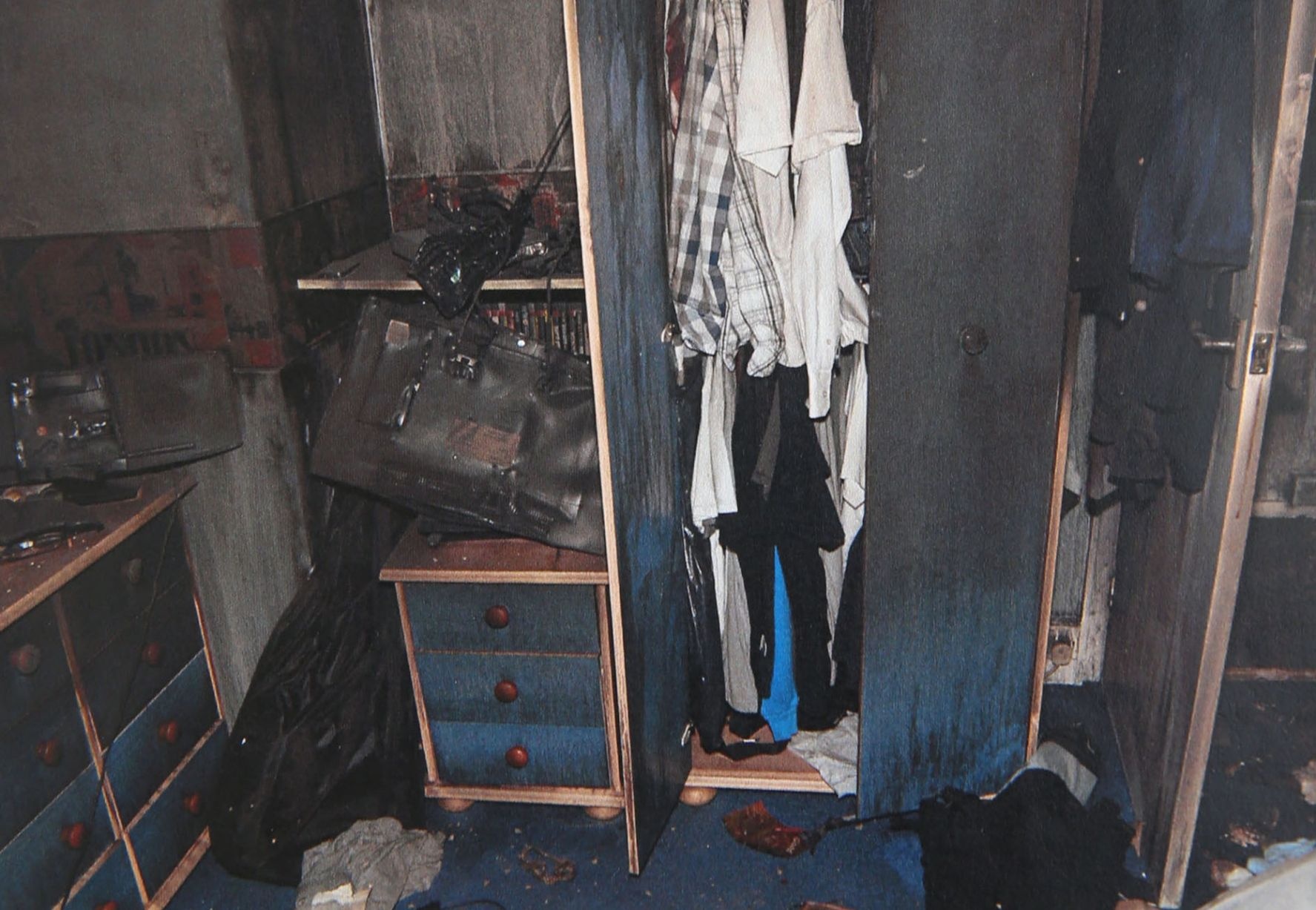 Sau vụ hỏa hoạn, tầng dưới ngôi nhà gần như cháy rụi hoàn toàn. Ảnh: Caters