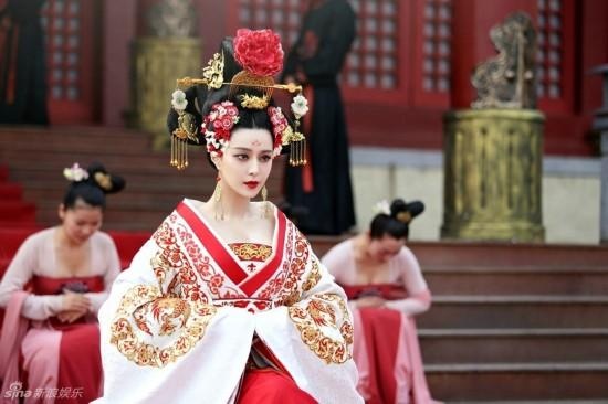 Cuoc tranh gianh quyen luc giua me con Vo Tac Thien (ky 1) hinh anh