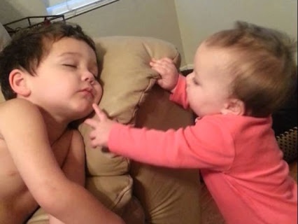 Khi tre nho danh thuc tre lon hinh anh