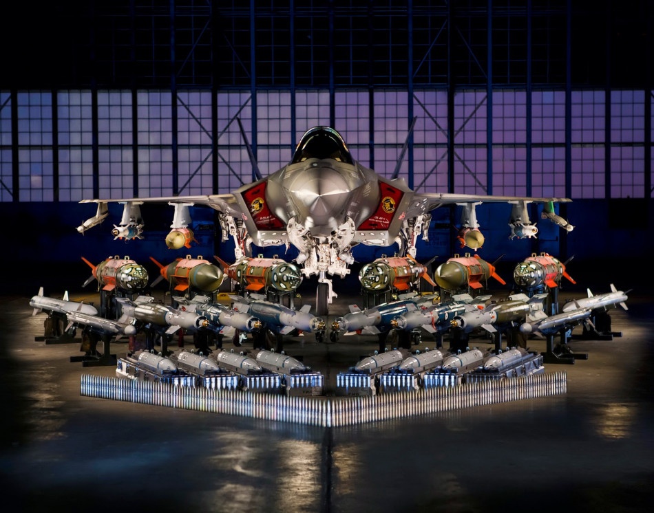 Tiem kich F-35 mang theo vu khi gi? hinh anh