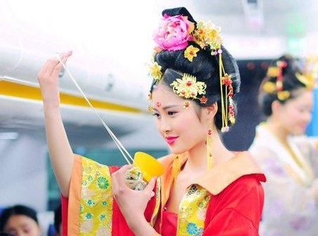 My nu mac giong Vo My Nuong trong cuoc thi cua sinh vien hinh anh