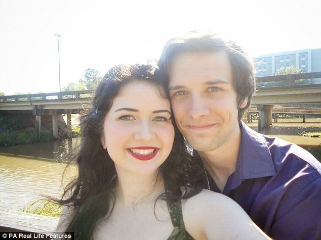 Cuoc dau tranh cua co gai mac hoi chung 'Xac di dong' hinh anh