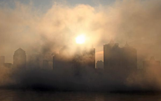 Thanh pho giong coi bong lai boi suong mu hinh anh