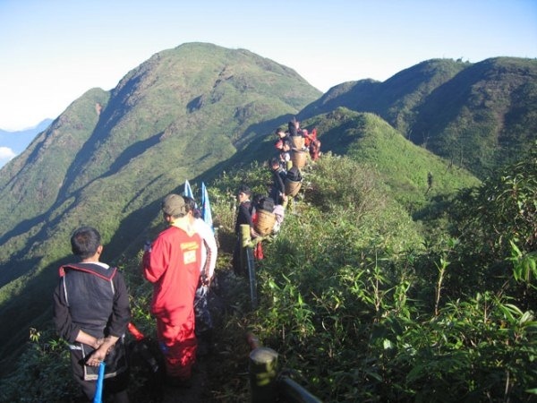 Loi gioi thieu cua huong dan vien du lich hinh anh