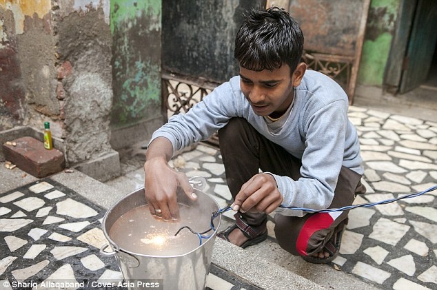 Di nhan cham vao day dien cao the ma van song hinh anh