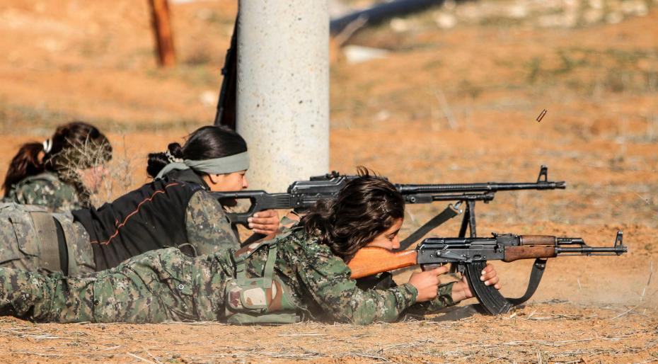 Nu chien binh nguoi Kurd huan luyen chong IS hinh anh