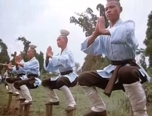 Canh tuong su Thieu Lam tru dung im tren coc hinh anh