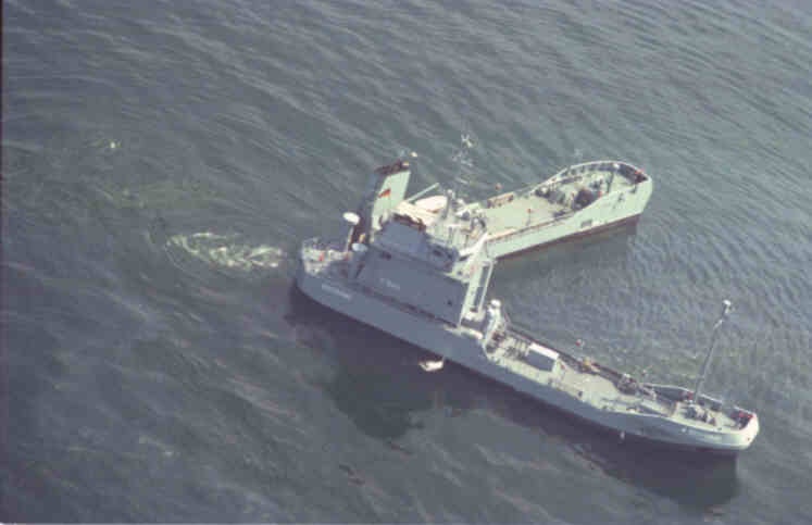 Mỗi tàu có thể kiểm soát vệt dầu loang 