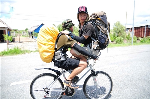 Khi hai benh nhan dap xe dap hinh anh