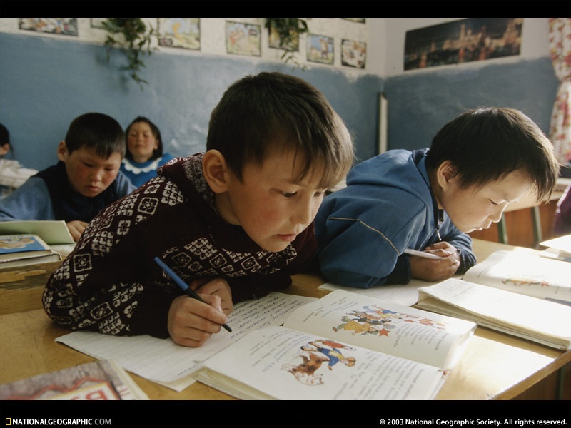 Tuổi thọ trung bình của họ vào khoảng 50 năm. Cuộc cách mạng công nghiệp và những vụ thử hạt nhân 