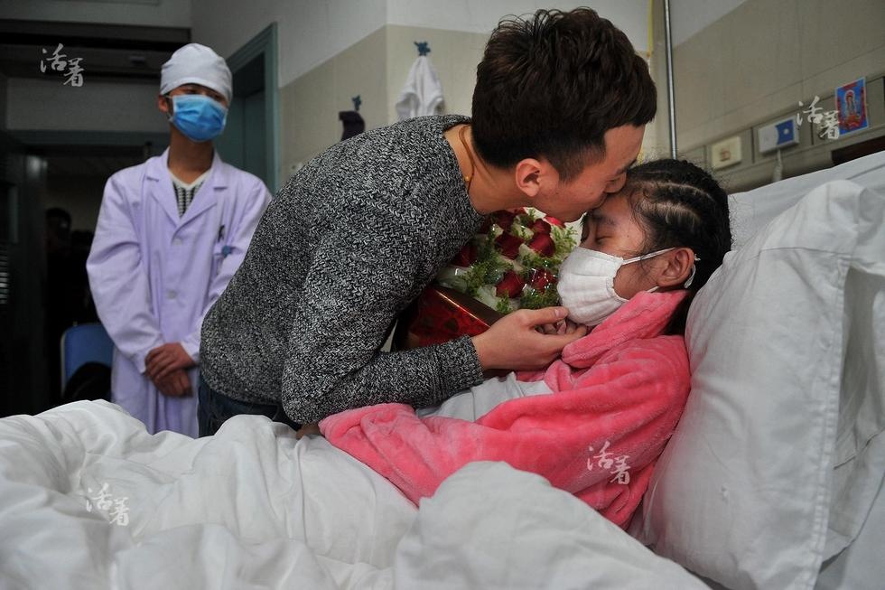 Chuyen tinh trong mo cua co gai mac benh thieu mau hinh anh