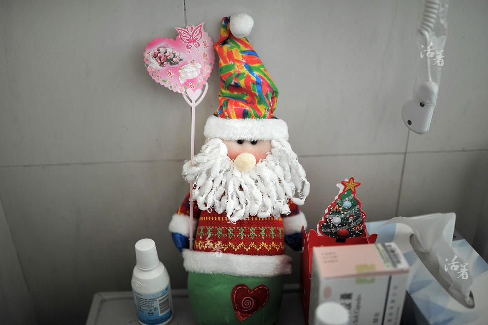 Vào dịp Giáng sinh năm ngoái, Pan mua khá nhiều quà để tăng Liu.