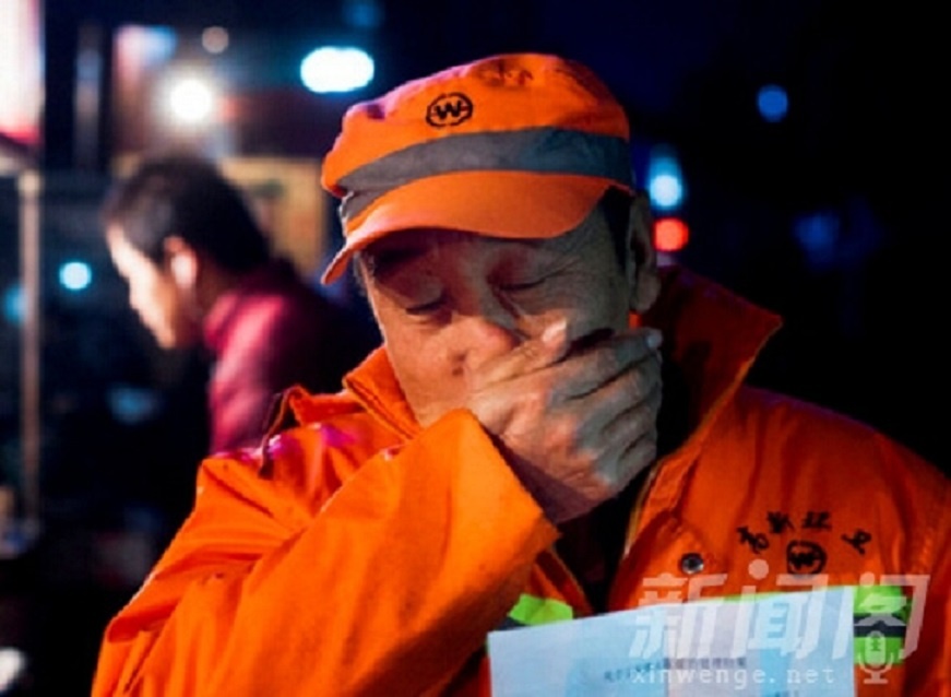 Cuoc song khon kho cua cong nhan ve sinh o Trung Quoc hinh anh