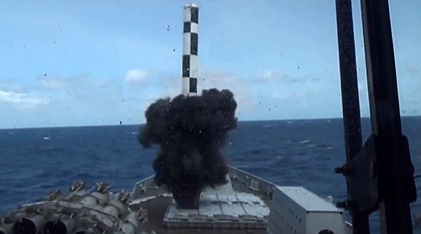 Khoanh khac ten lua dang so nhat the gioi roi be phong hinh anh