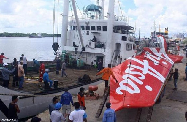 Tim thay thi the phi cong QZ8501 hinh anh