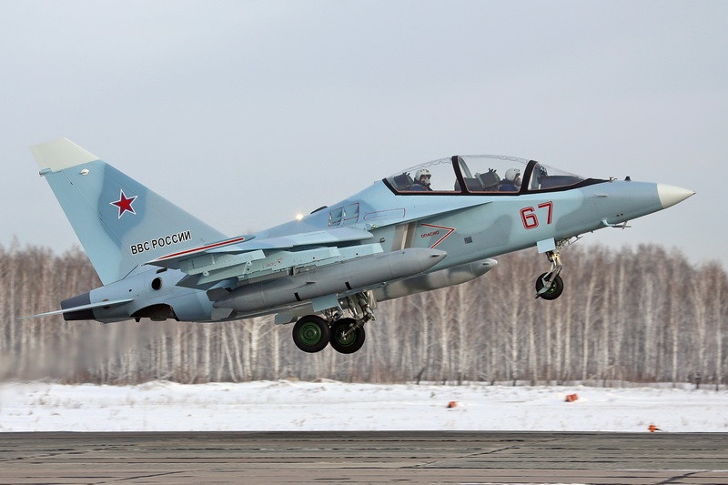 May bay huan luyen xuat sac nhat the gioi Yak-130 hinh anh