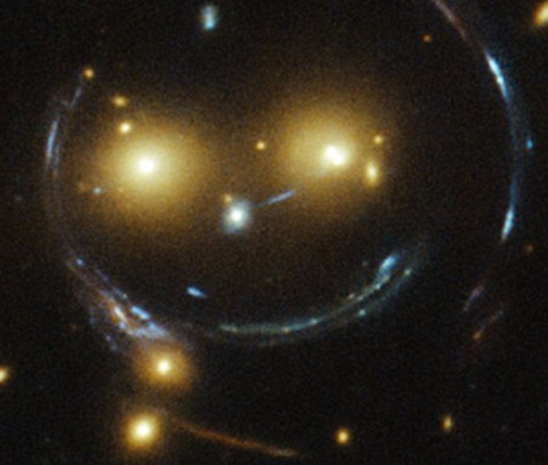 'Khuon mat cuoi' khong lo ngoai trai dat hinh anh