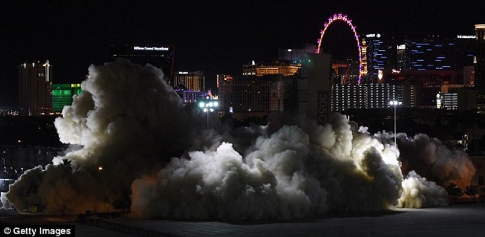 Canh can cau keo phan sot lai cua toa nha cao 30 met sup xuong hinh anh