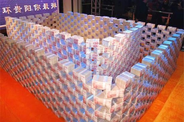 Dung buc tuong tien de dap tin don pha san hinh anh