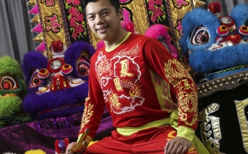 Chuyen cua nhung nguoi phai lam viec trong ngay Tet hinh anh