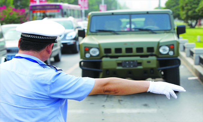 Khi ba lao khong nghe ro hinh anh