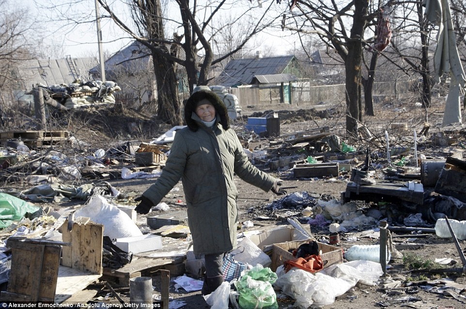 Dan Ukraine trong vung chien su khong dam nhin mat nhau hinh anh