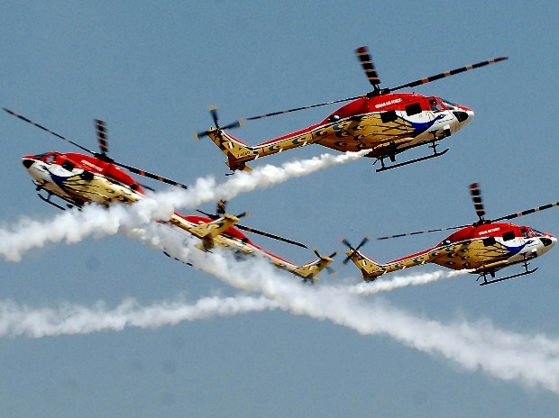 Chien dau co tro tai nhao lon tai Aero-India 2015 hinh anh