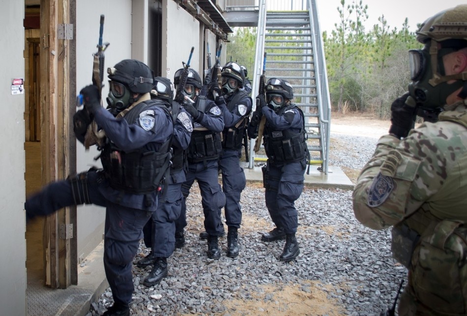 Dac nhiem Mu noi xanh huan luyen cho dong minh hinh anh