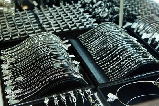 Hay re vao cua hang nu trang hinh anh