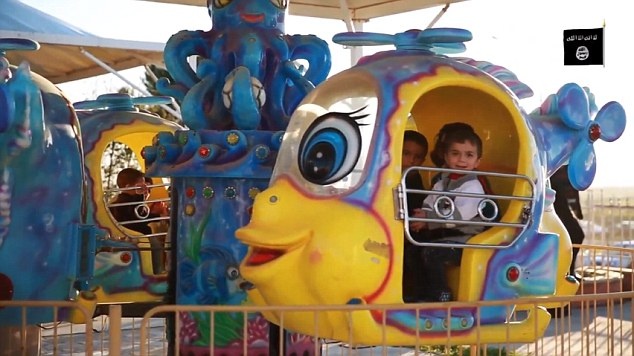 IS tung anh tre em hanh phuc trong lanh tho cua phien quan hinh anh