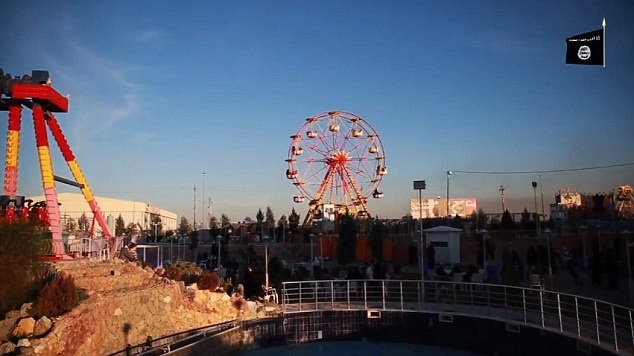 Khi được hỏi về cuộc sống dưới sự lãnh đạo của IS, cả người lớn và các em nhỏ đều tỏ ra rất hài lòng và kính trọng. 