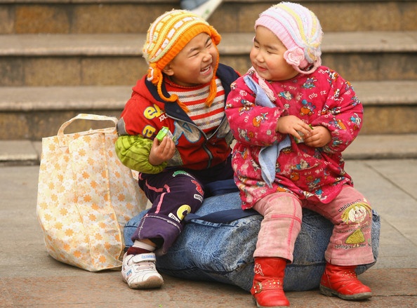 Cha me tro nen xa la voi hang trieu tre em Trung Quoc hinh anh