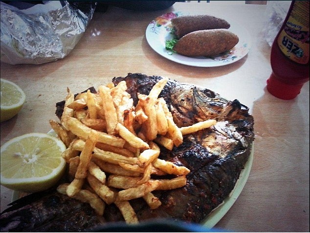 Chien binh IS khoe tai nau mon Tay hinh anh