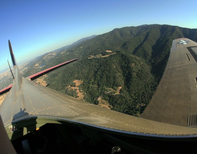 Người ta sản xuất Pháo đài bay nhằm đáp ứng yêu cầu của Lực lượng quân đội trên không (USAAC) tiền thân của Không quân Mỹ ngày nay. Chương trình máy bay ném bom mới được đề xuất vào ngày 8/8/1934 nhằm thay thế cho loại phi cơ Martin B-10 đã lạc hậu.