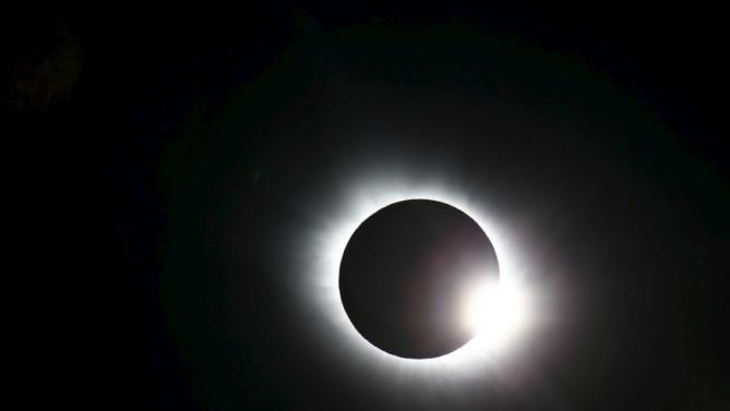 Một ảnh nhật thực toàn phần do phóng viên chụp tại quần đảo Svalbard của Na Uy hôm 20/3. Ảnh: Reuters