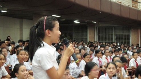 Tu Hai chi con mot tay hinh anh