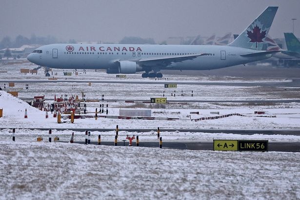 May bay dam cot dien cao the, 25 nguoi bi thuong hinh anh