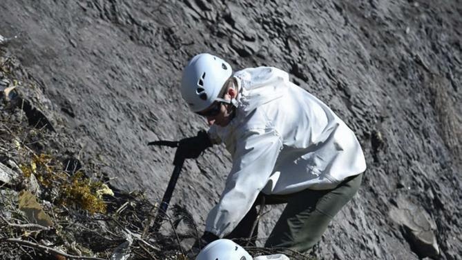 Cong viec cua nha dieu tra tai hien truong tham kich 4U9525 hinh anh