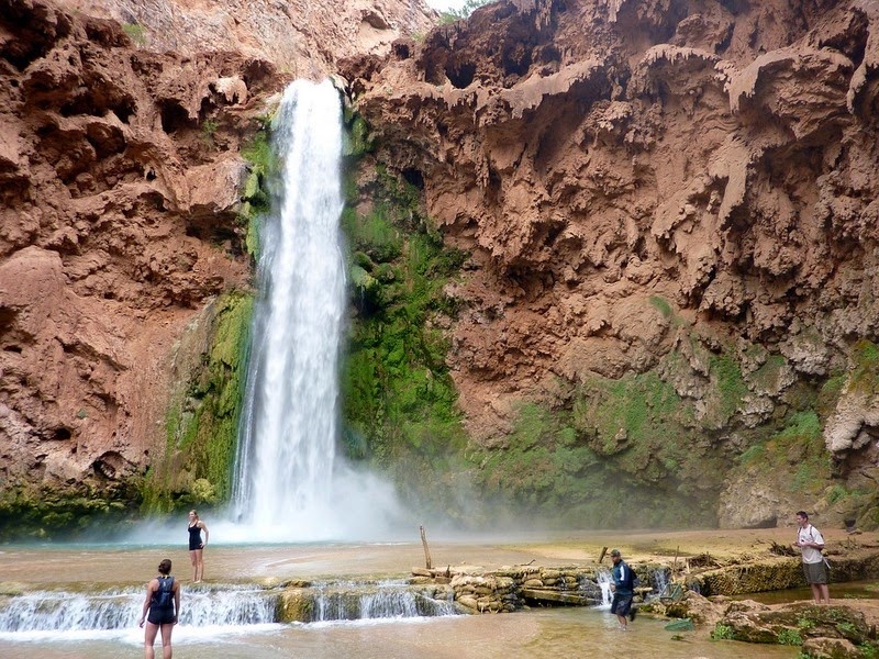 Cuoc song ben trong hem nui vi dai nhat the gioi hinh anh