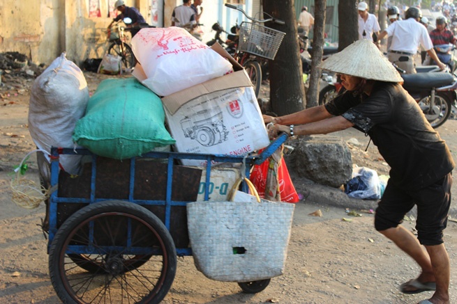 Chang ve chai leo mep hinh anh