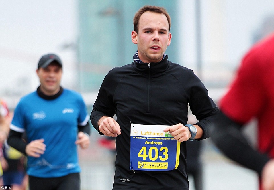 Co pho 4U9525 tung yeu dong thoi hai phu nu hinh anh