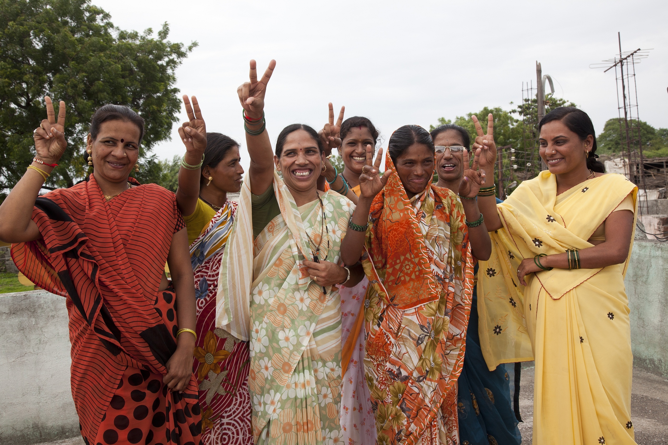 Doanh nhan An dong loat bo nhiem vo lam giam doc hinh anh