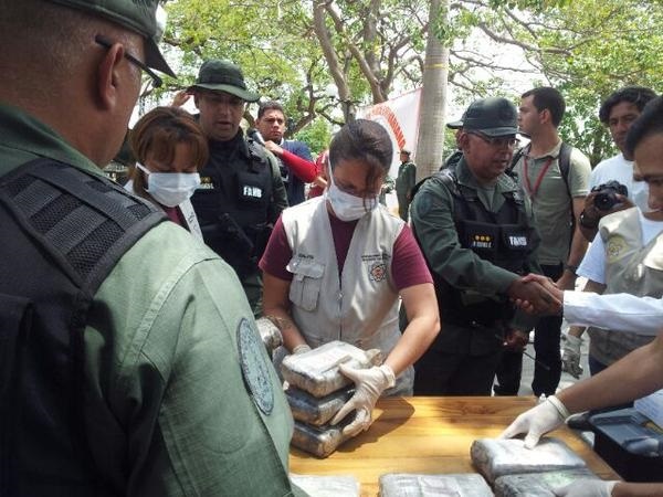 May bay cho 999 kg cocaine roi o Venezuela, 3 nguoi chet hinh anh