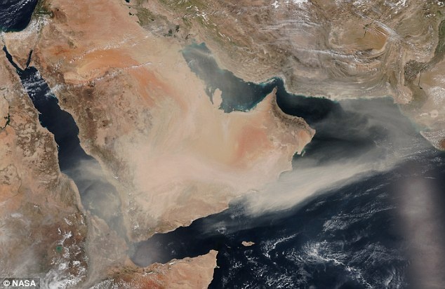 Bao cat khong lo gay hoa o Trung Dong hinh anh